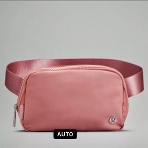 Lululemon everywhere belt bag NWT